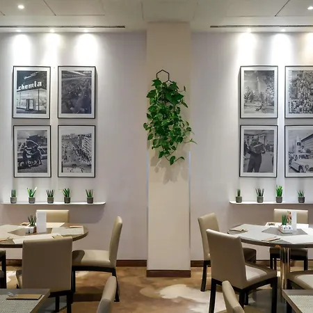 华沙美居大酒店 酒店 4*